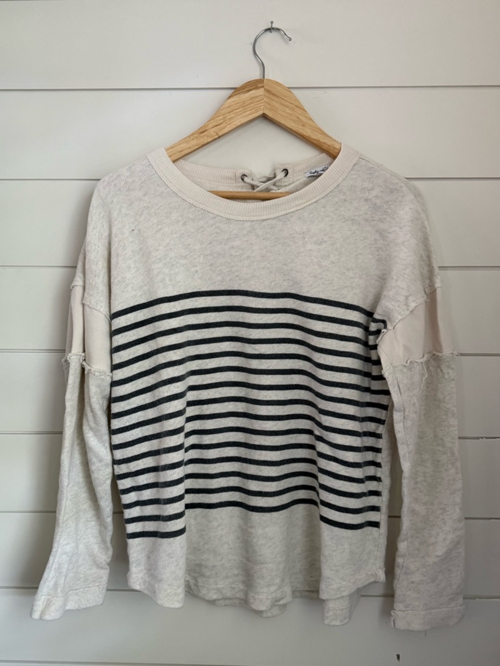 Splendid Sweatshirt/top - Picture 3 of 7